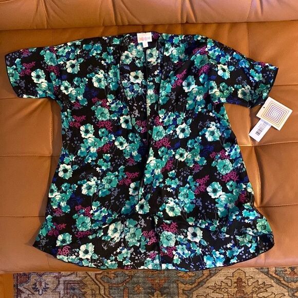 LULAROE Bianka Floral Pattern NWT - Picture 1 of 3